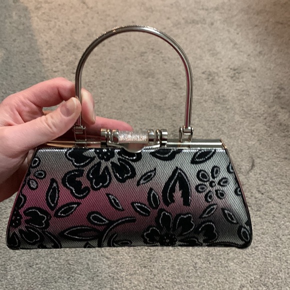 Dazzling Purse - Picture 8 of 16